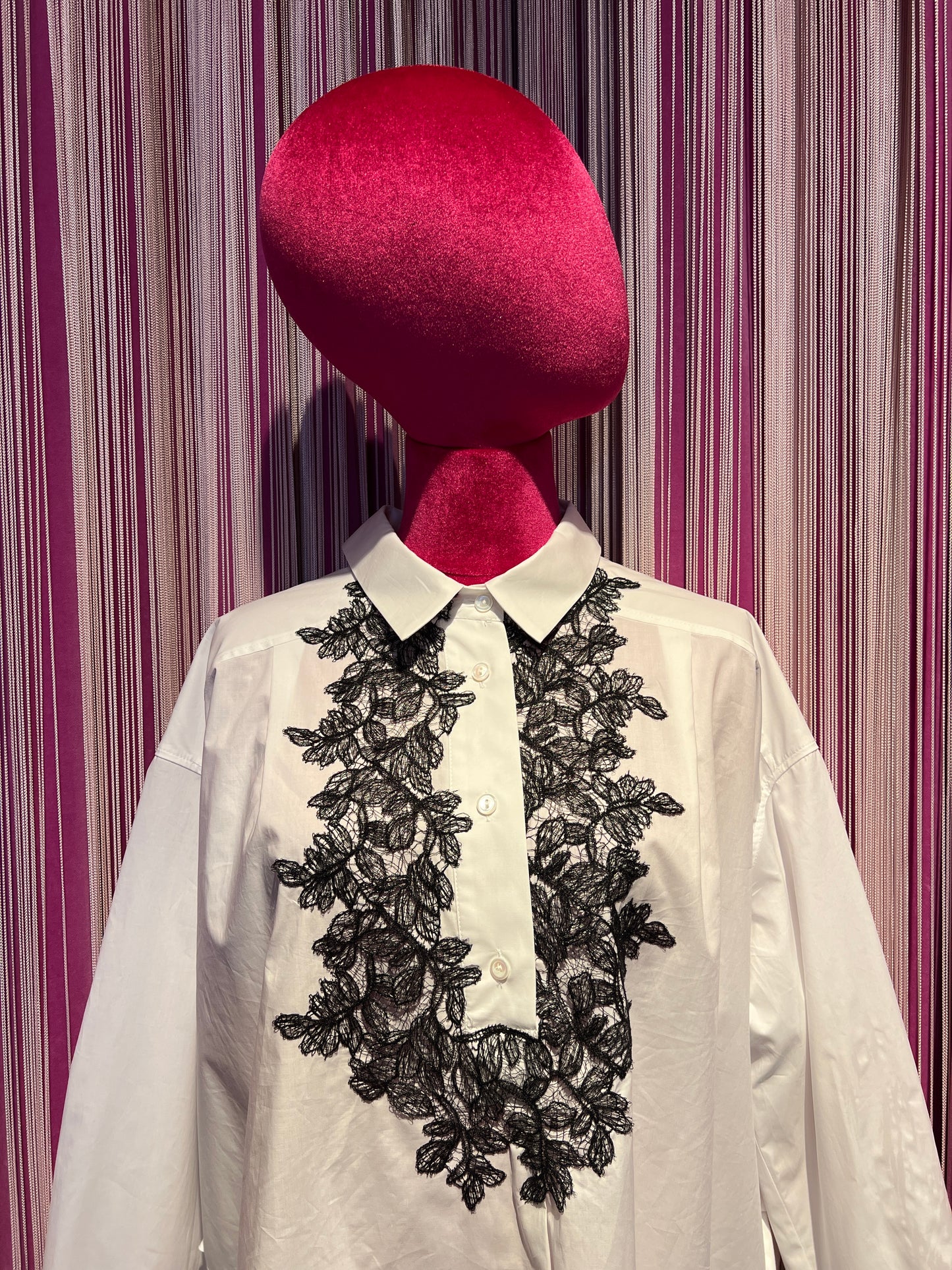 Ermanno Scervino camicia bianca con pizzo nero fiocco posteriori