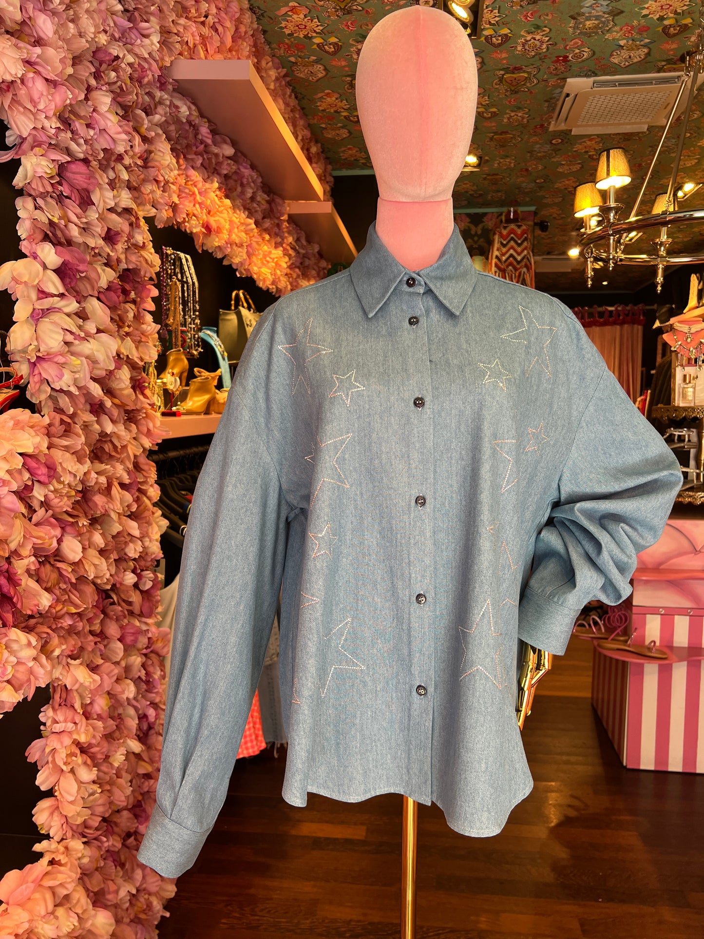 Rossano Perini camicia oversize chambray con decorazioni stelle in cristalli