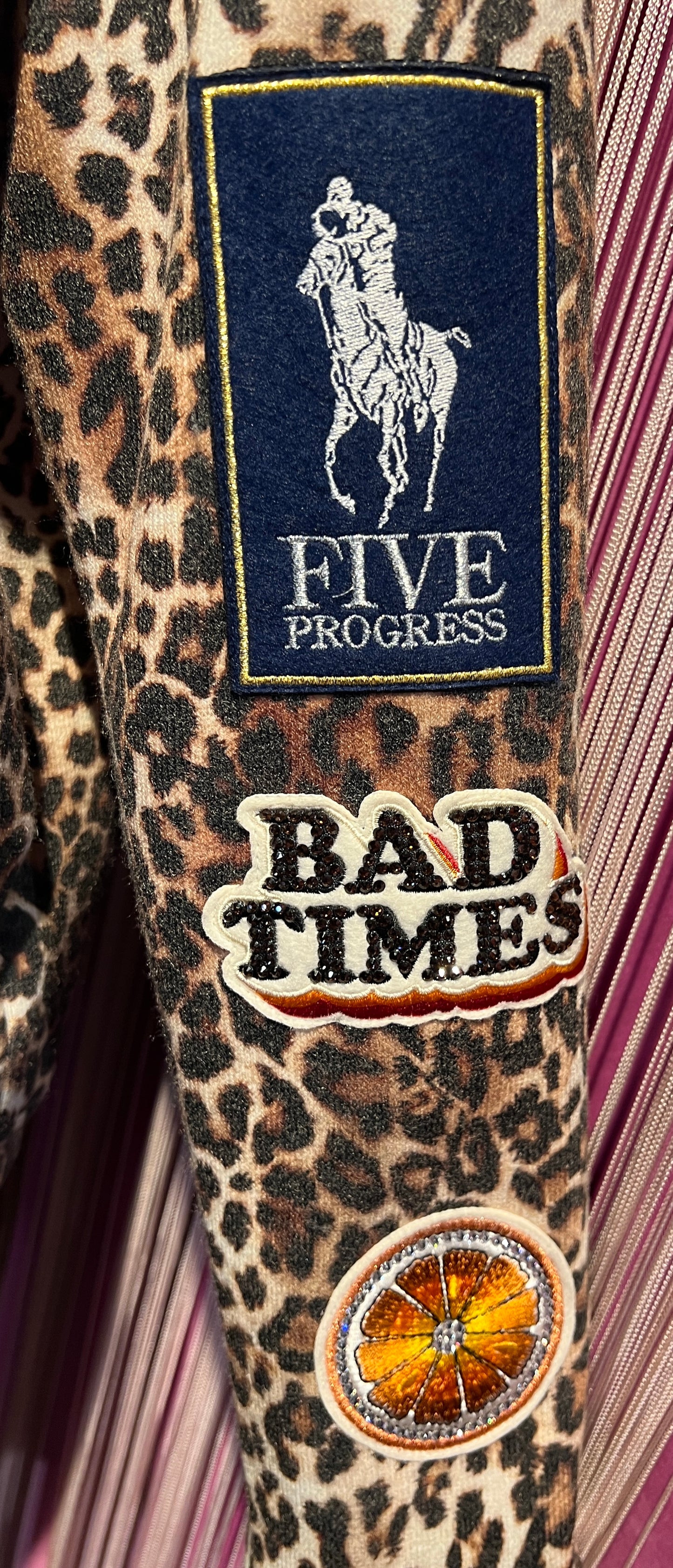 5 Progress completo giacca/ cardigan con pantalone leopardato con patch