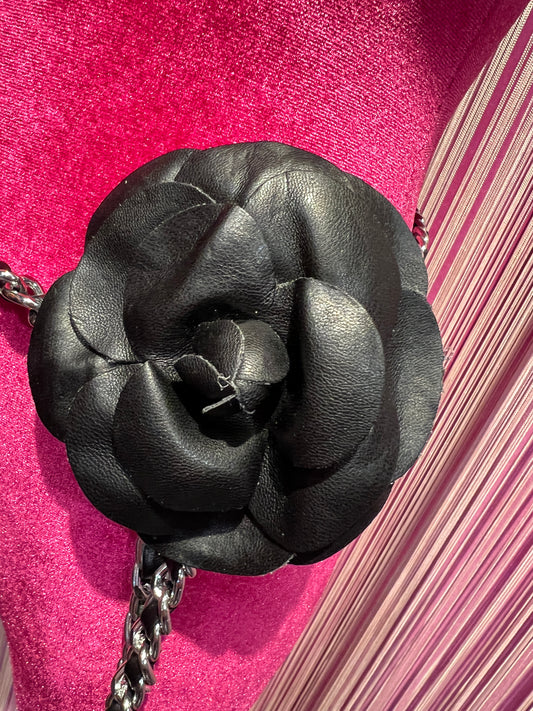 Cintura/collana camelia nera con catena argento regolabile