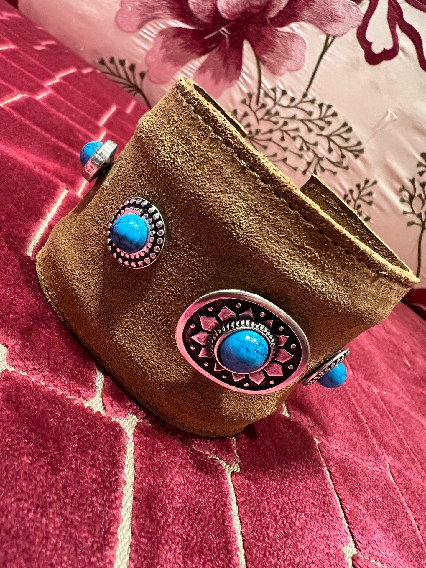 Manuela Ajo creazioni bracciale regolabile renna con decorazioni pietre azzurre