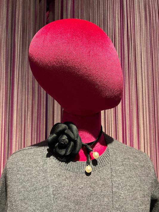 Clo’h twin set sconto -50% grigio fumo con camelia nera lana e cachemire