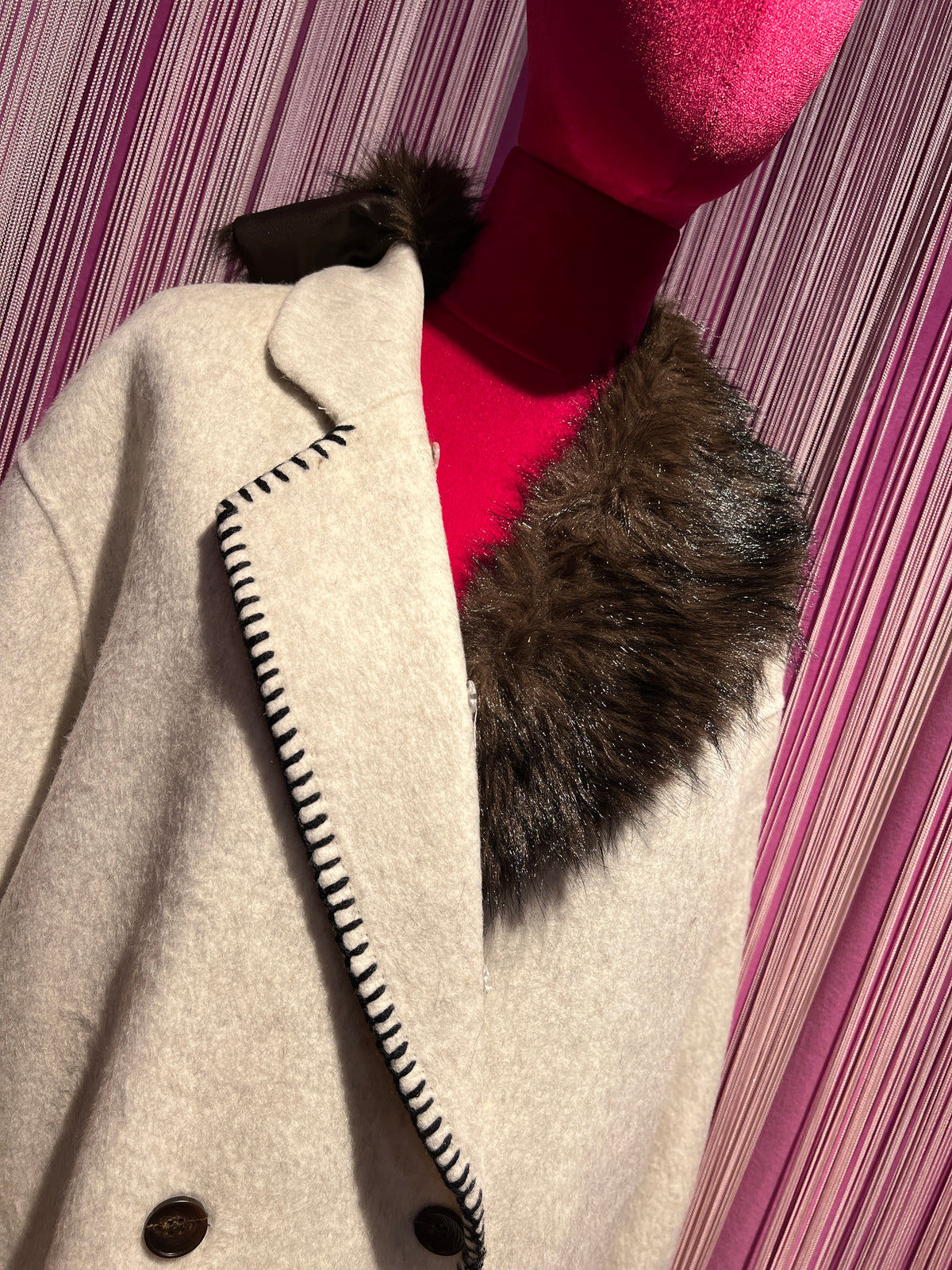 Front street cappotto doppiopetto panna con pelliccia collo (rimovibile ) polsi e tasche