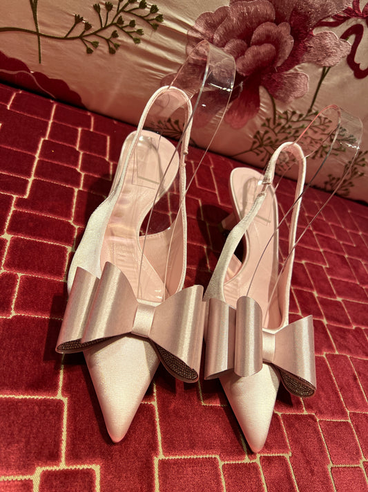 Scarpa fiocco rosa cipria raso ed ecopelle con fiocchi decorazioni interne cristalli