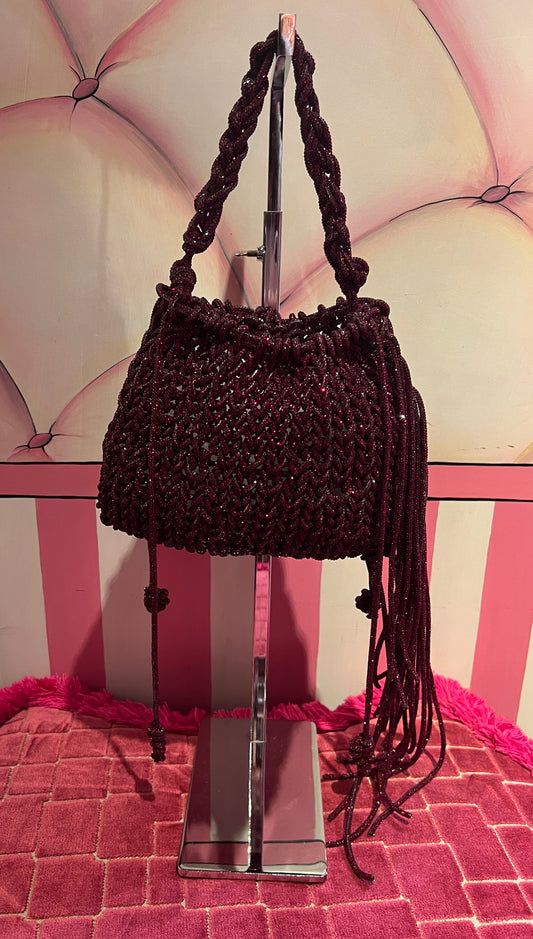 Borsa motivo intrecciato cristalli rosso bordeaux con frange di cristalli