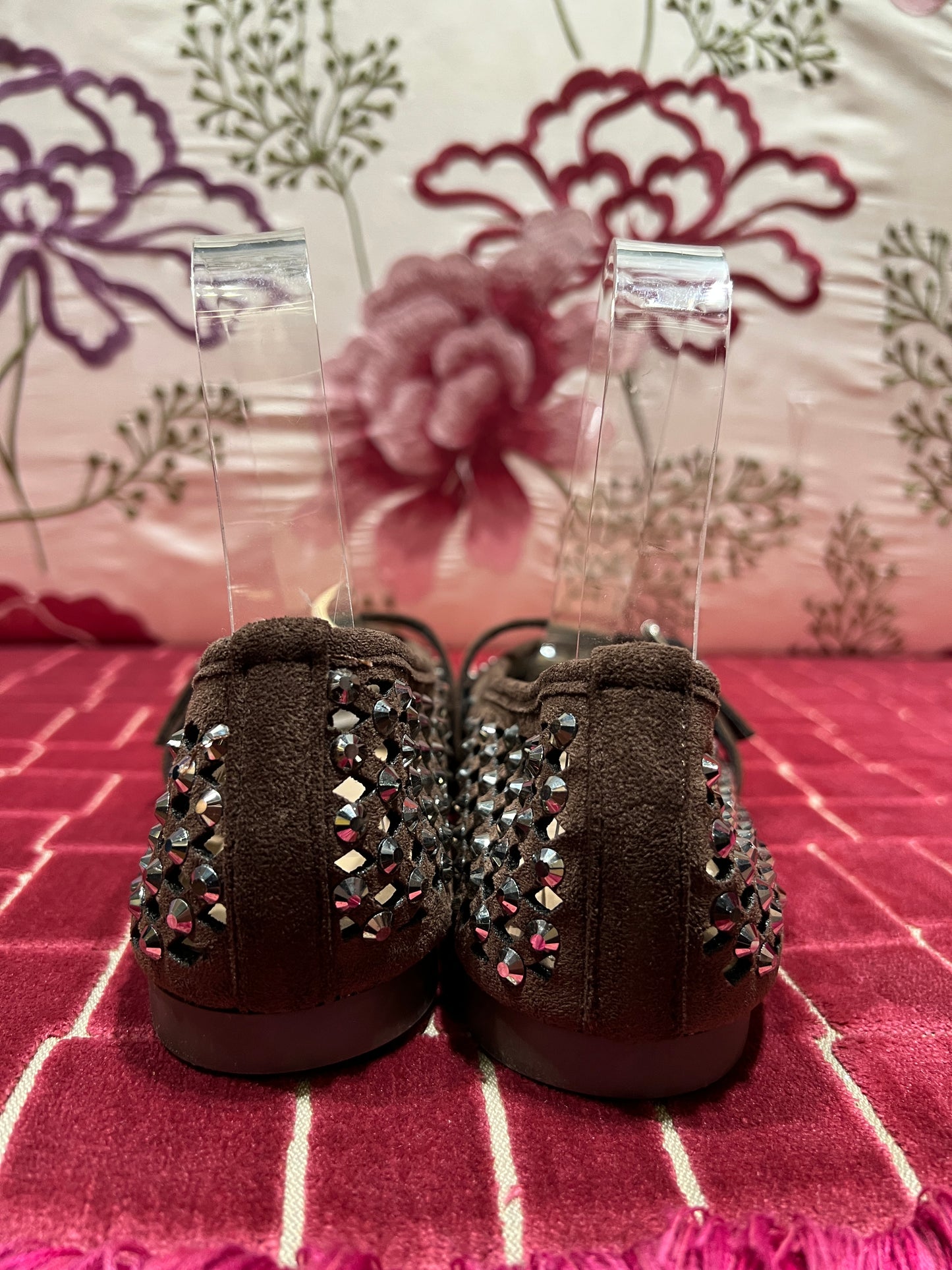 Love & roses scarpa cioccolato eco suede traforate con cinturino