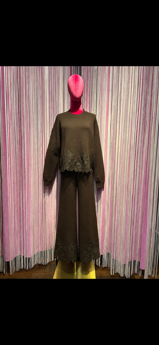 The room completo maglia e pantalone con pizzo marrone