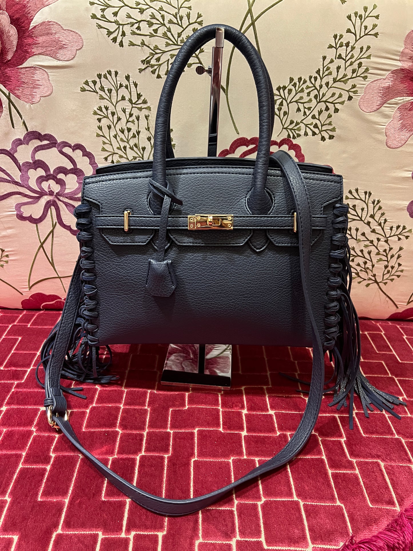 Borsa ecopelle blu con frange laterali e tracolla