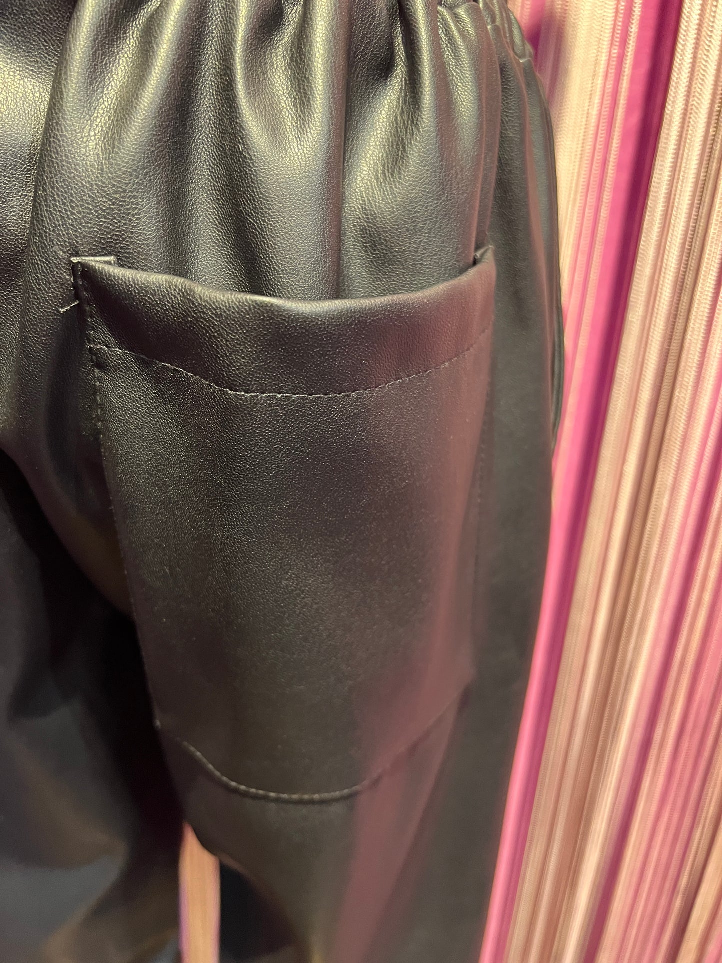 Mon amour Paris pantalone ecopelle con elastico nero