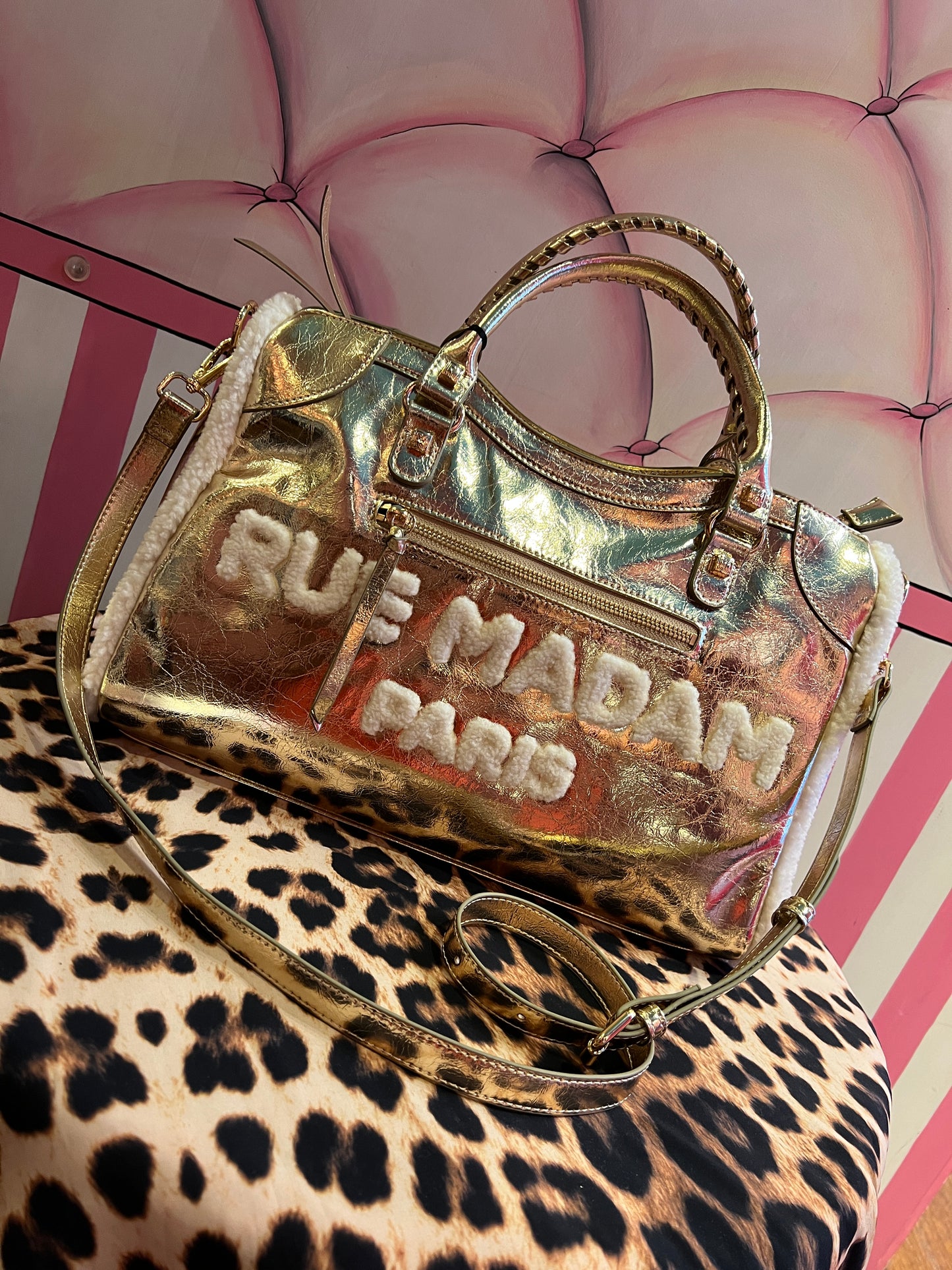 Rue Madam Paris borsa due manici oro e ecopelliccia bianca con tracolla Shine tote