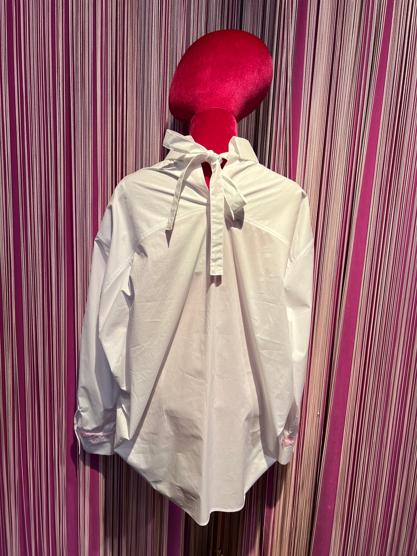 Ermanno Scervino camicia bianca con pizzo rosa fiocco posteriore
