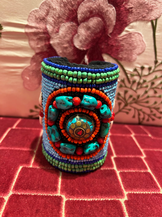 Bracciale alto con perline multicolor turchesi coralli e conchiglie