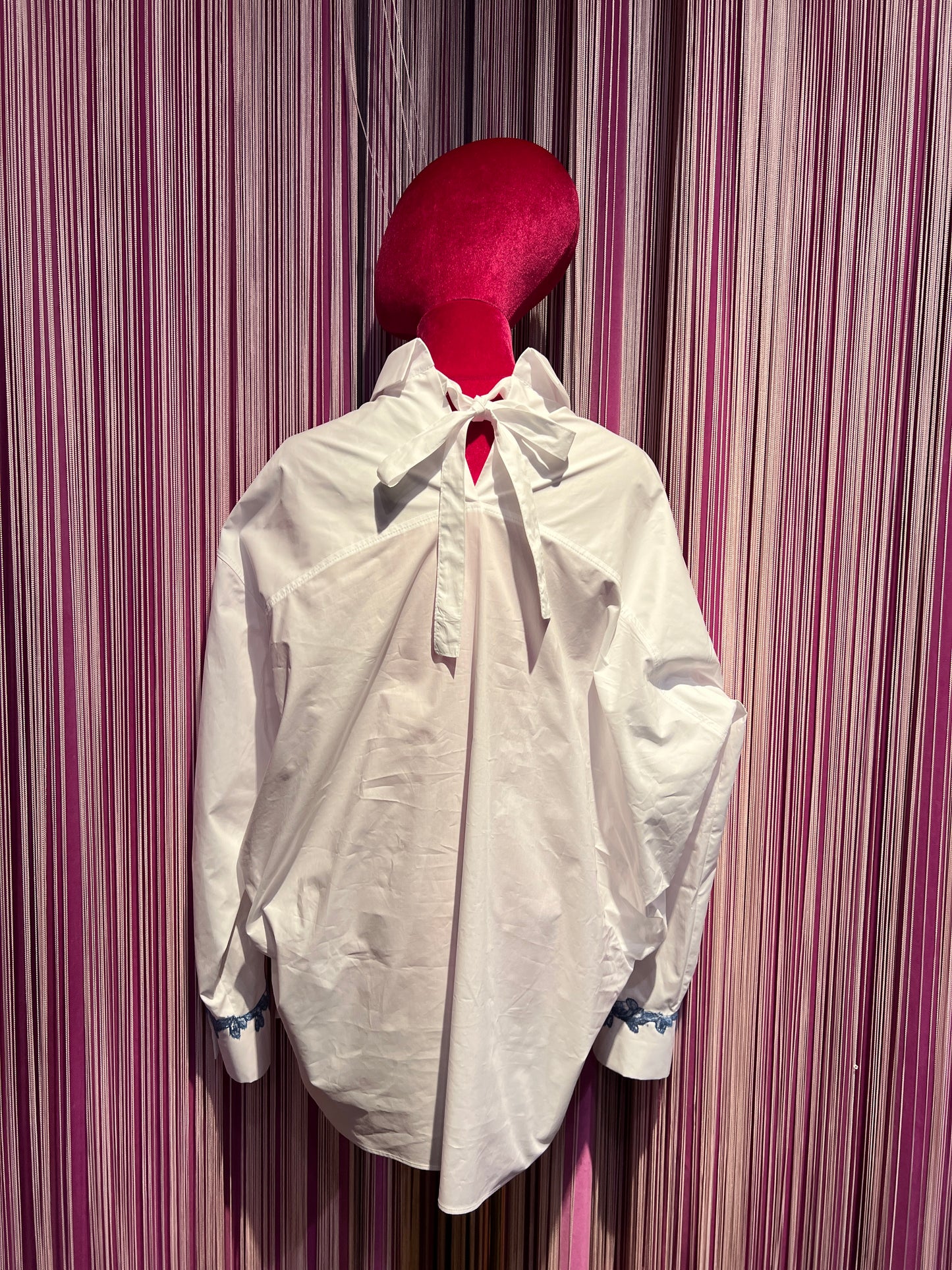 Ermanno Scervino camicia bianca pizzo azzurro con fiocco posteriore