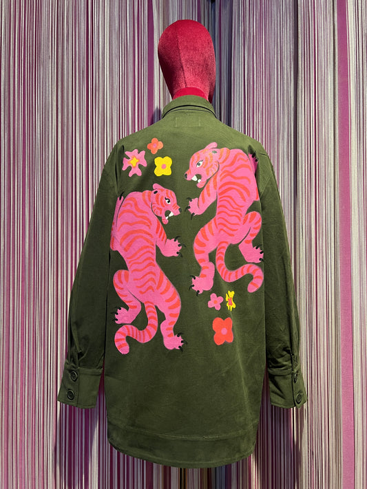 ABpink🩷 giacca Charlotte verde militare con patch farfalle sul retro due tigri fucsia vestibilita’ 40/48