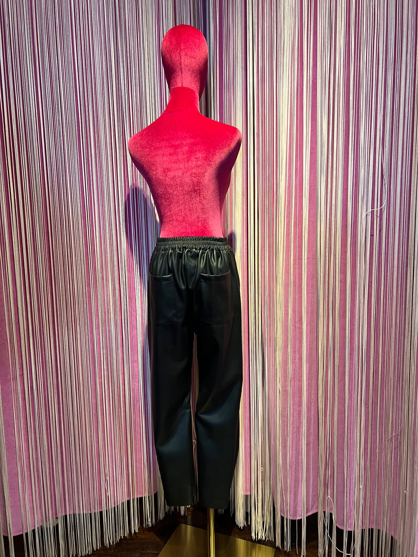 Mon amour Paris pantalone ecopelle con elastico nero