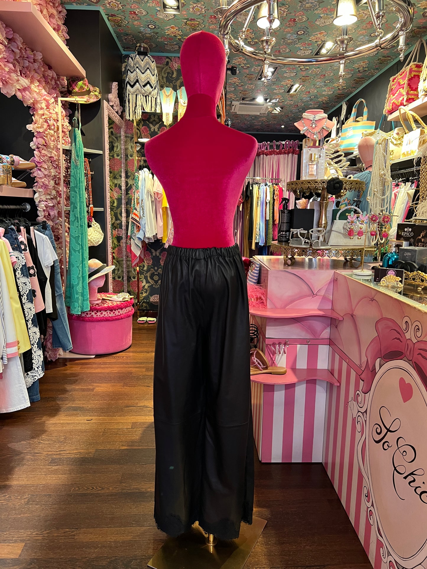 Pink memories pantalone di pelle nero con pizzo