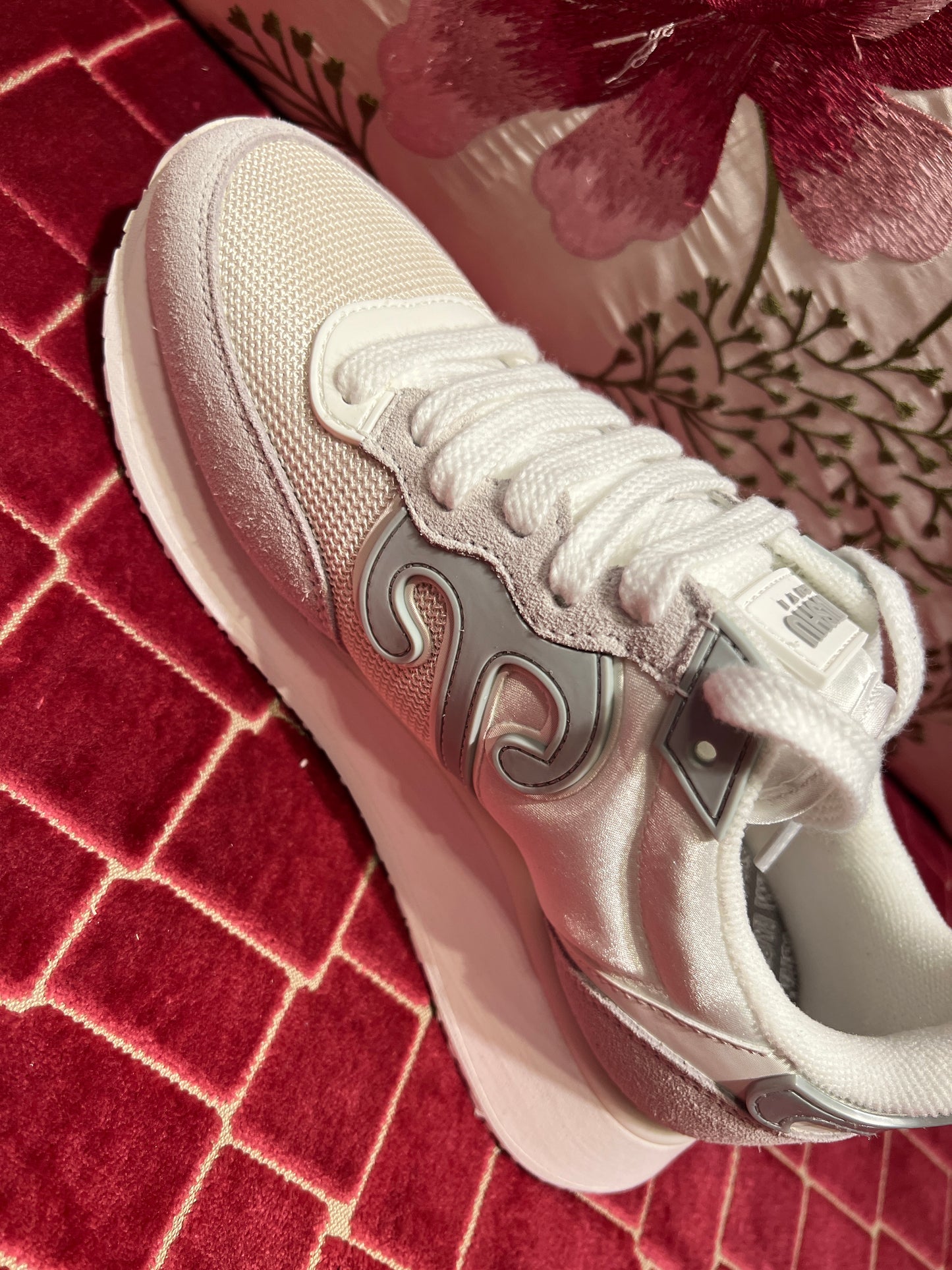 Wushu Ruyi sneaker bianca e grigia