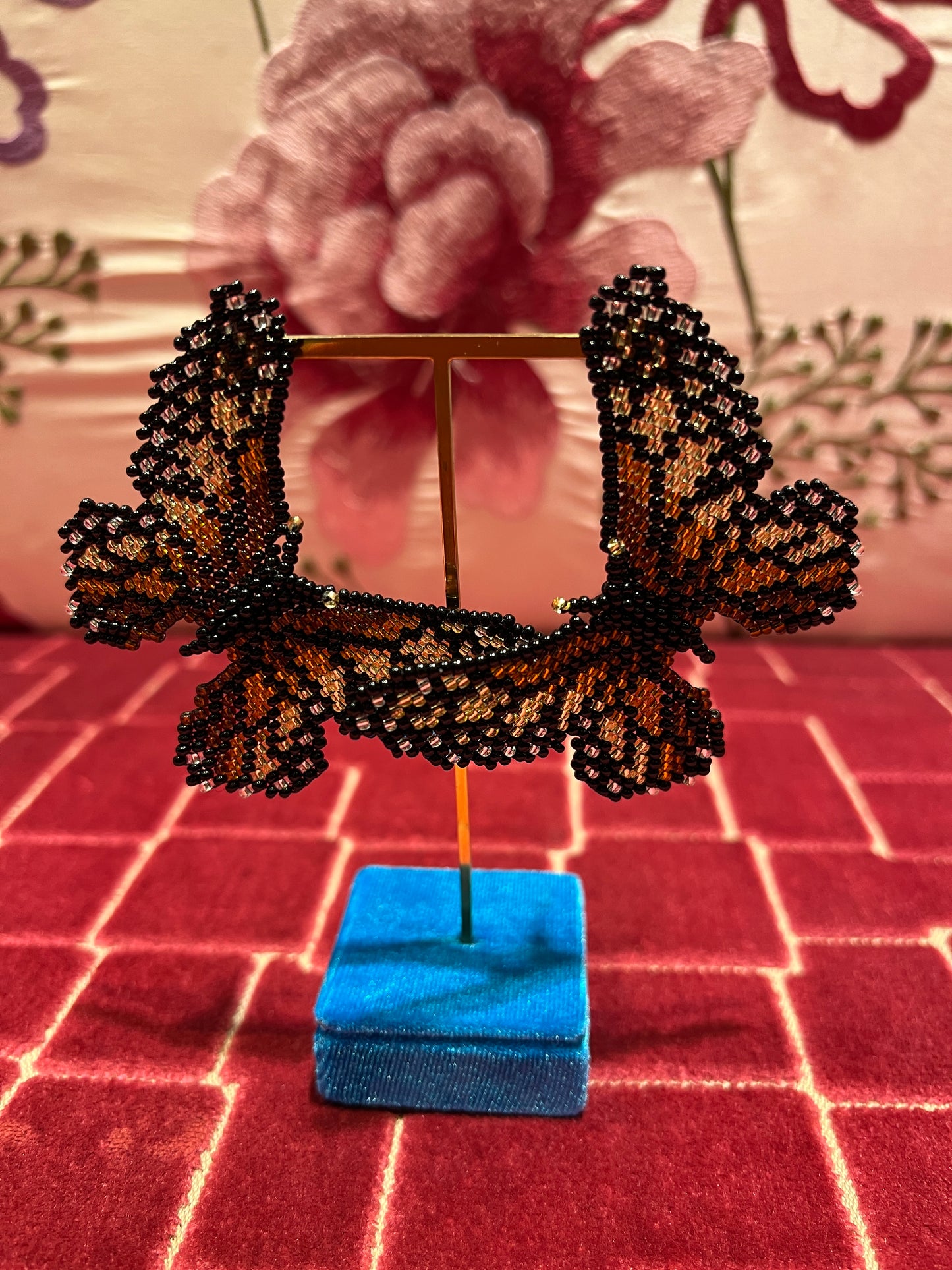 Orecchini farfalle perline nere bronzo