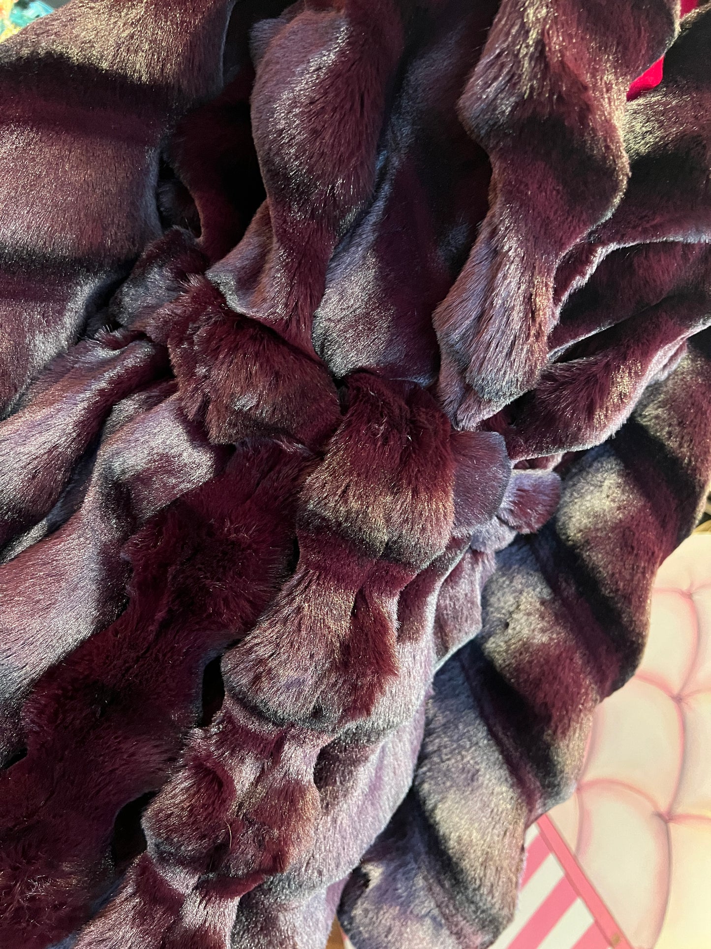Uncommon cappotto ecopelliccia burgundy cincilla’ con cintura in vita