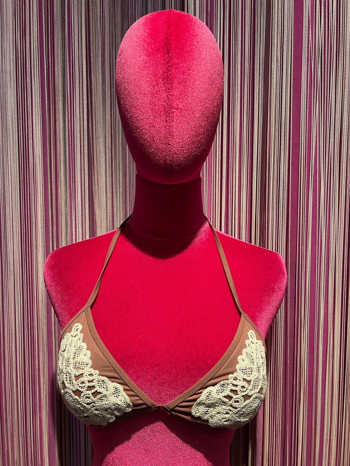 Cinzia Cortesi costume bikini marrone con applicazione pizzo panna Megan/Zaira