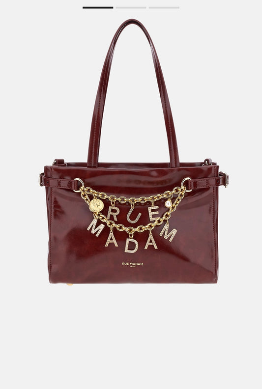 Rue Madam Paris borsa mini in ecopelle effetto vinile burgundi impreziosita da charms con doppia catena