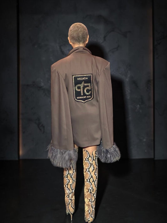 5 Progress giacca doppiopetto con maniche a kimono con marabou patch sul dietro