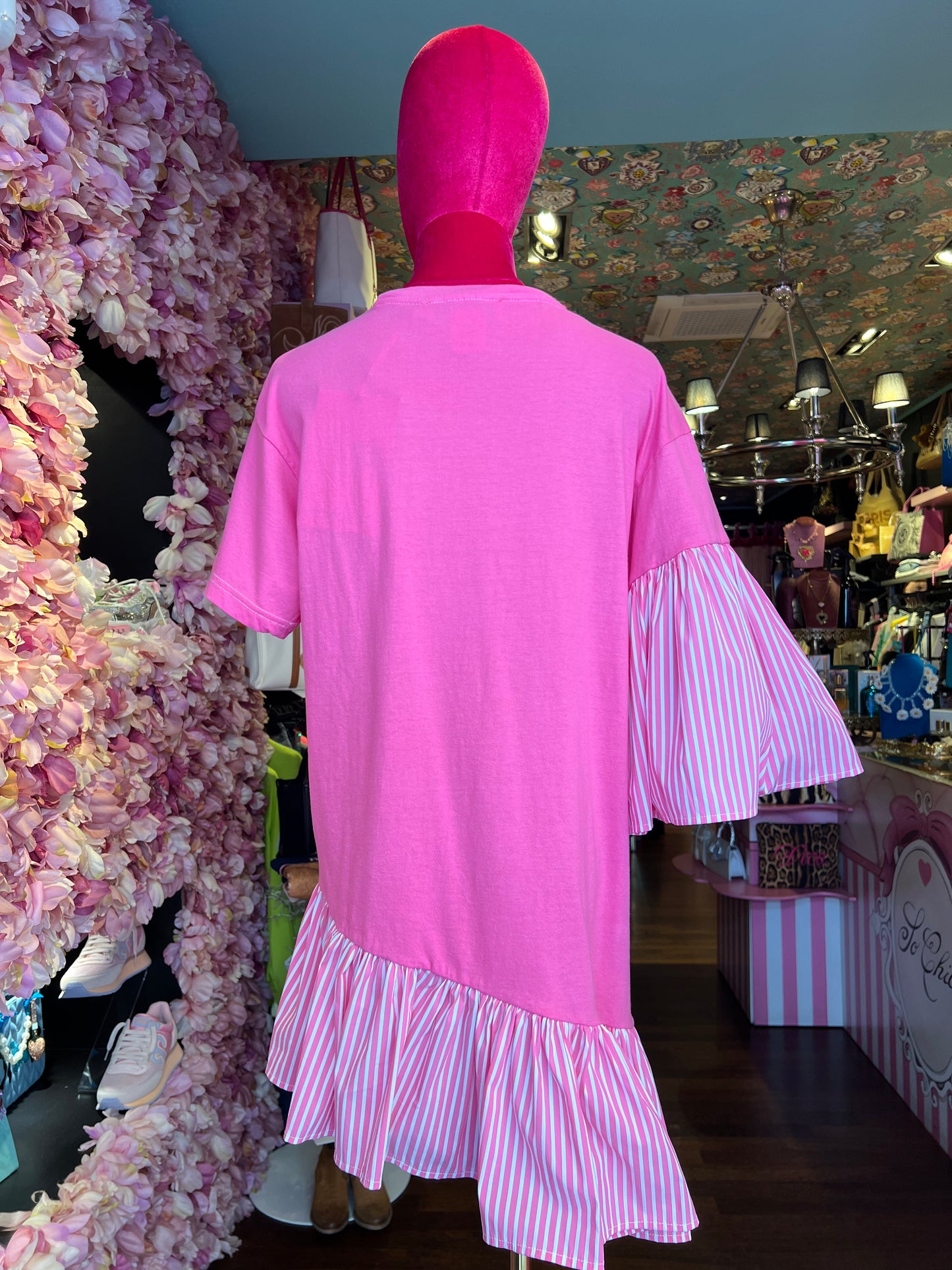 Gina Gorgeous t shirt fucsia cuore bianco con scritta asimmetrica volant a righe Teresa