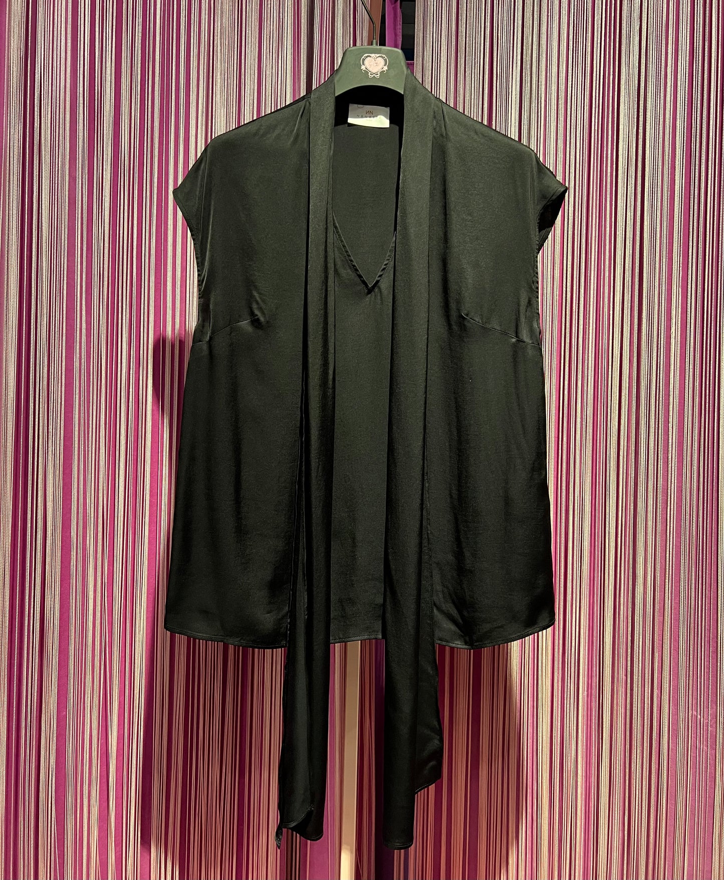 Nenette meno 50% blusa s/ maniche nera Freus