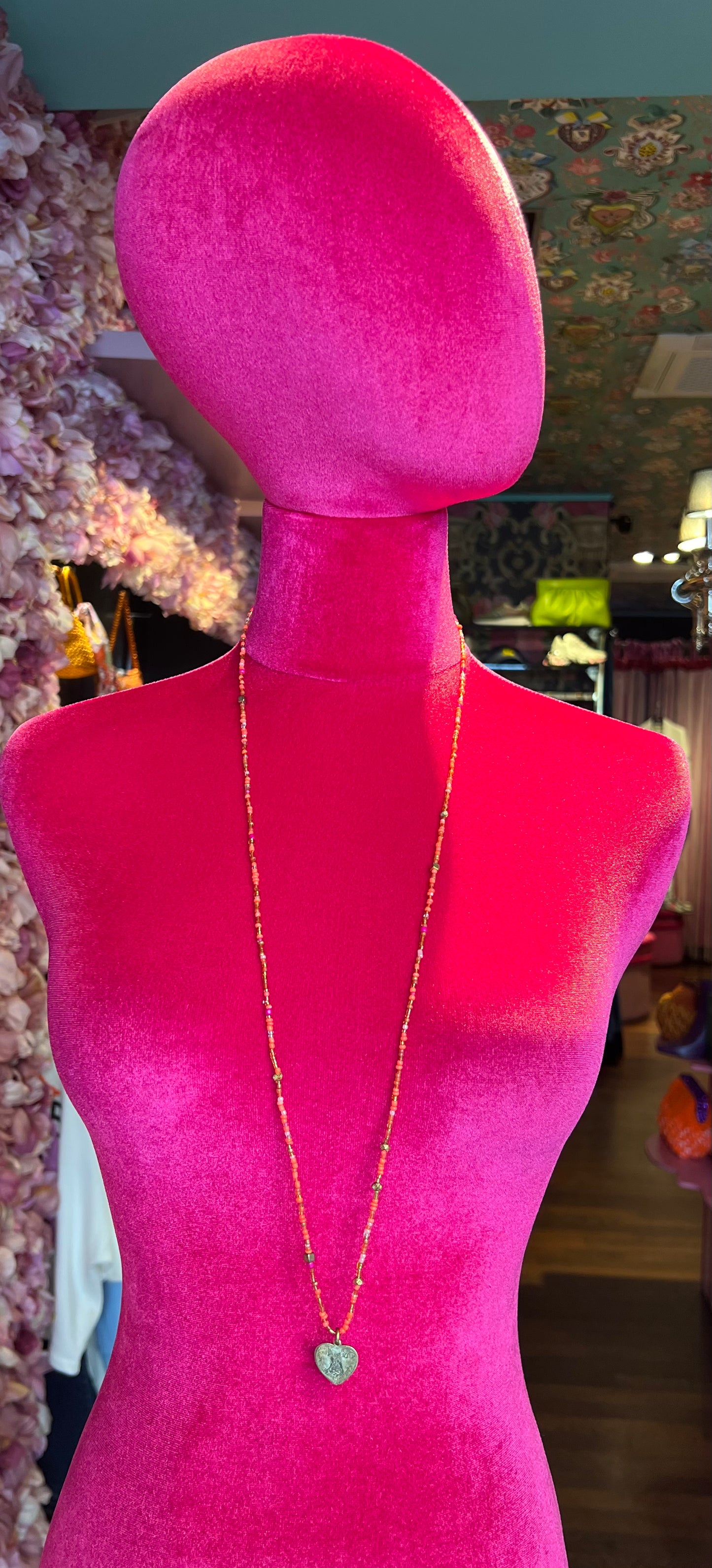 Collana lunga perline arancio e cammello cuore oro