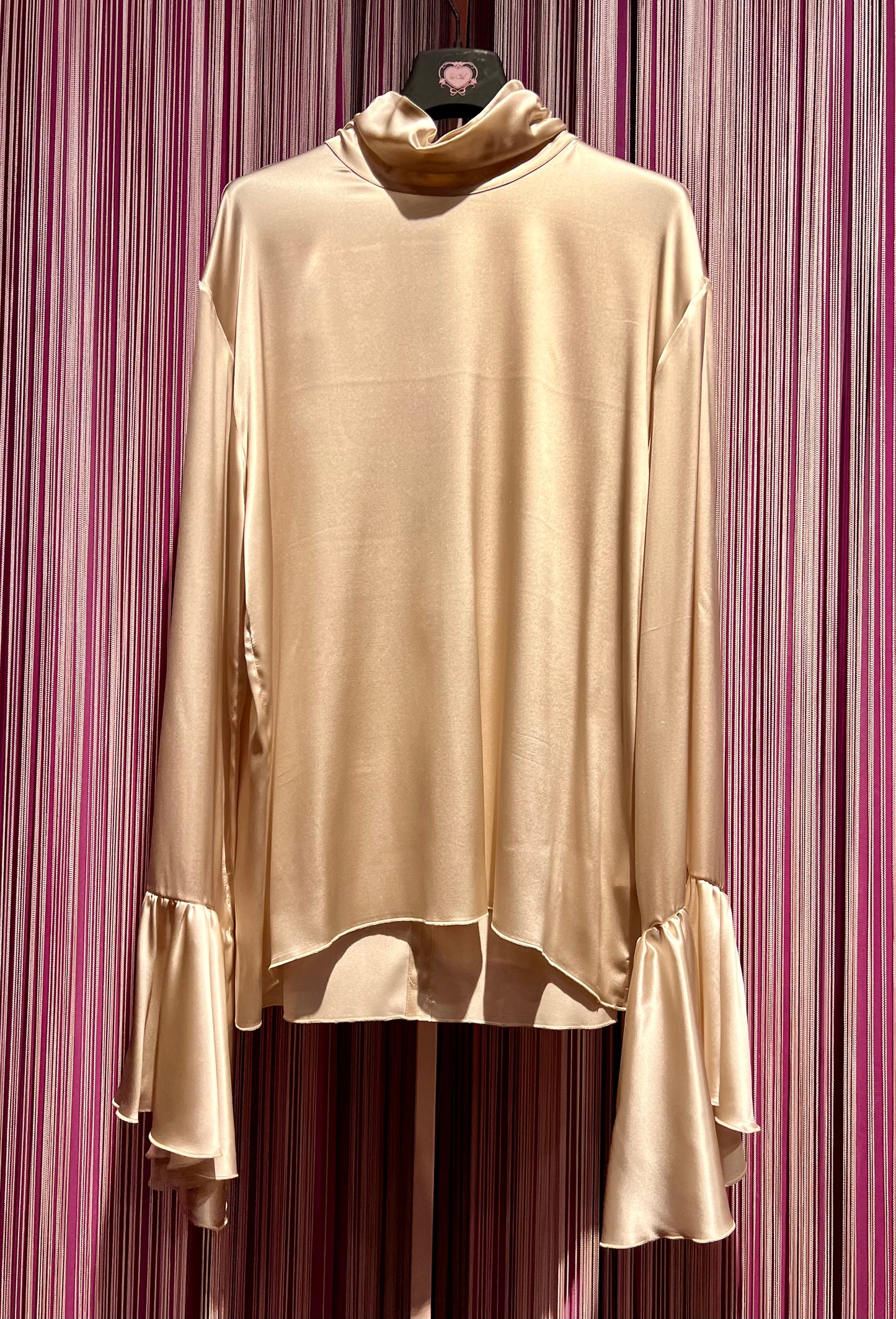 Hanami D’or meno 50% blusa seta ecru’ collo alto con manica volant Ortiz