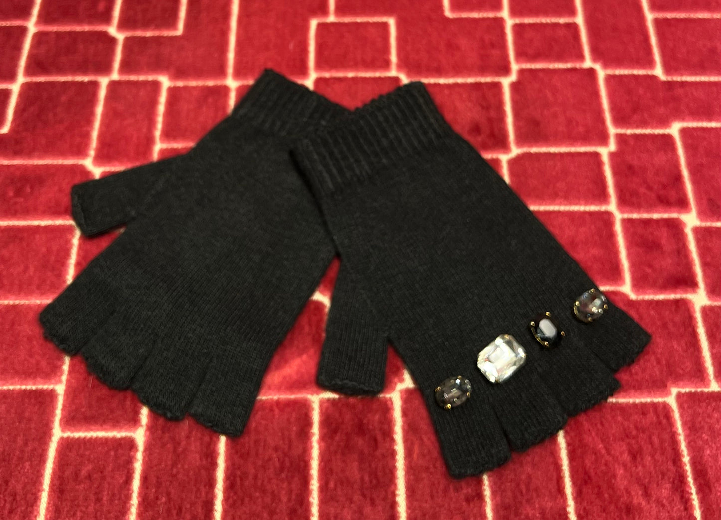 Guanti neri -30% di sconto con pietre