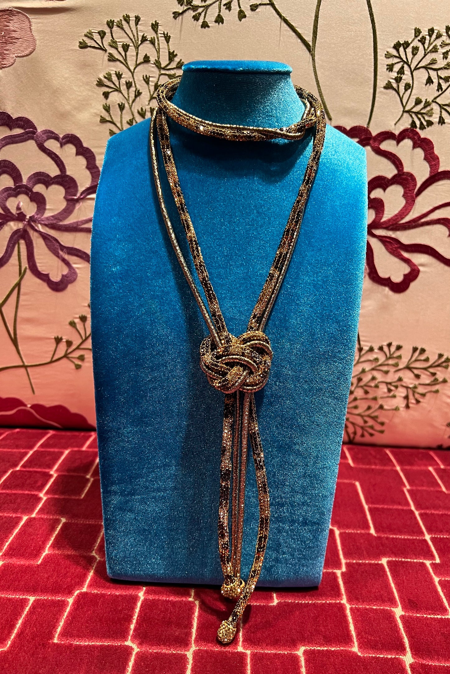 Collana nodo strass oro e nero