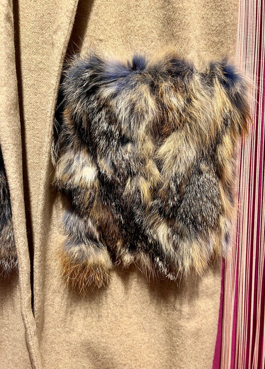 Almala sconto 20% gilet lungo lana beige con tasche pelliccia volpe beige e avio🖤