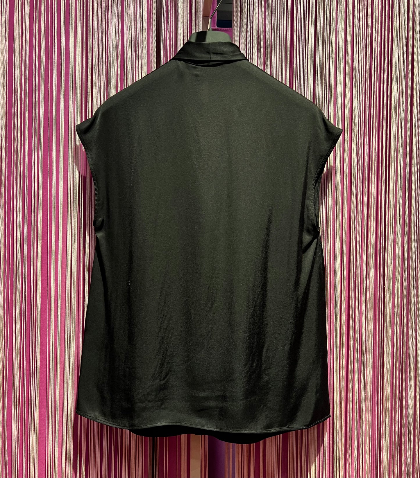 Nenette meno 50% blusa s/ maniche nera Freus