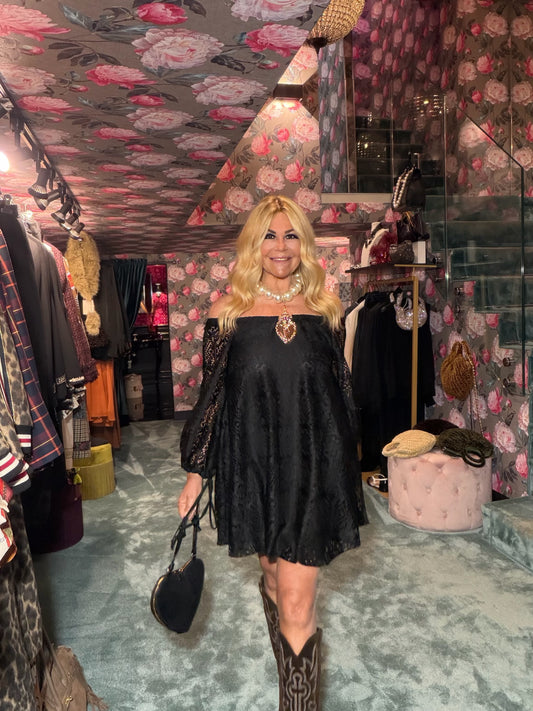 Mon amour Paris abito in pizzo nero scollo Bardot con cinta in vita