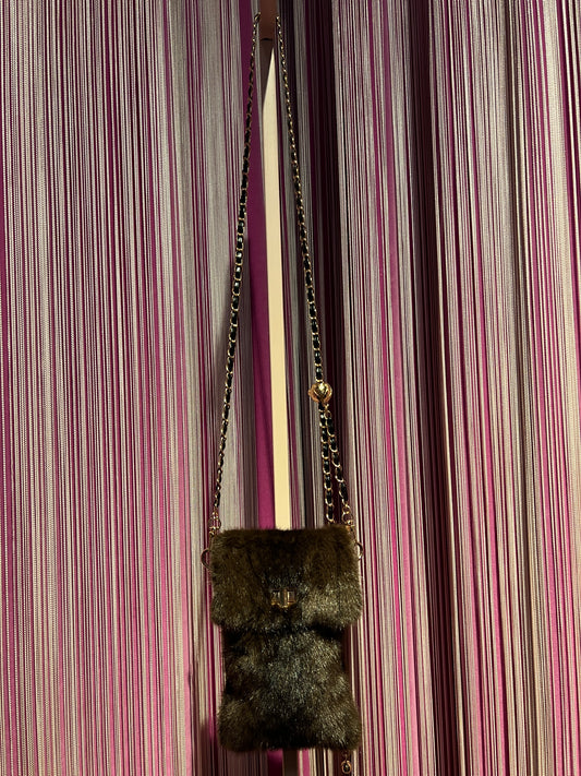 The room porta cellulare in simil pelliccia con tracolla regolabile colore visone