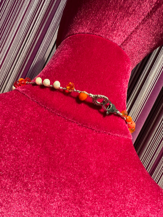 Collana perle vetro arancione/ bianco ghiaccio con filo all’uncinetto
