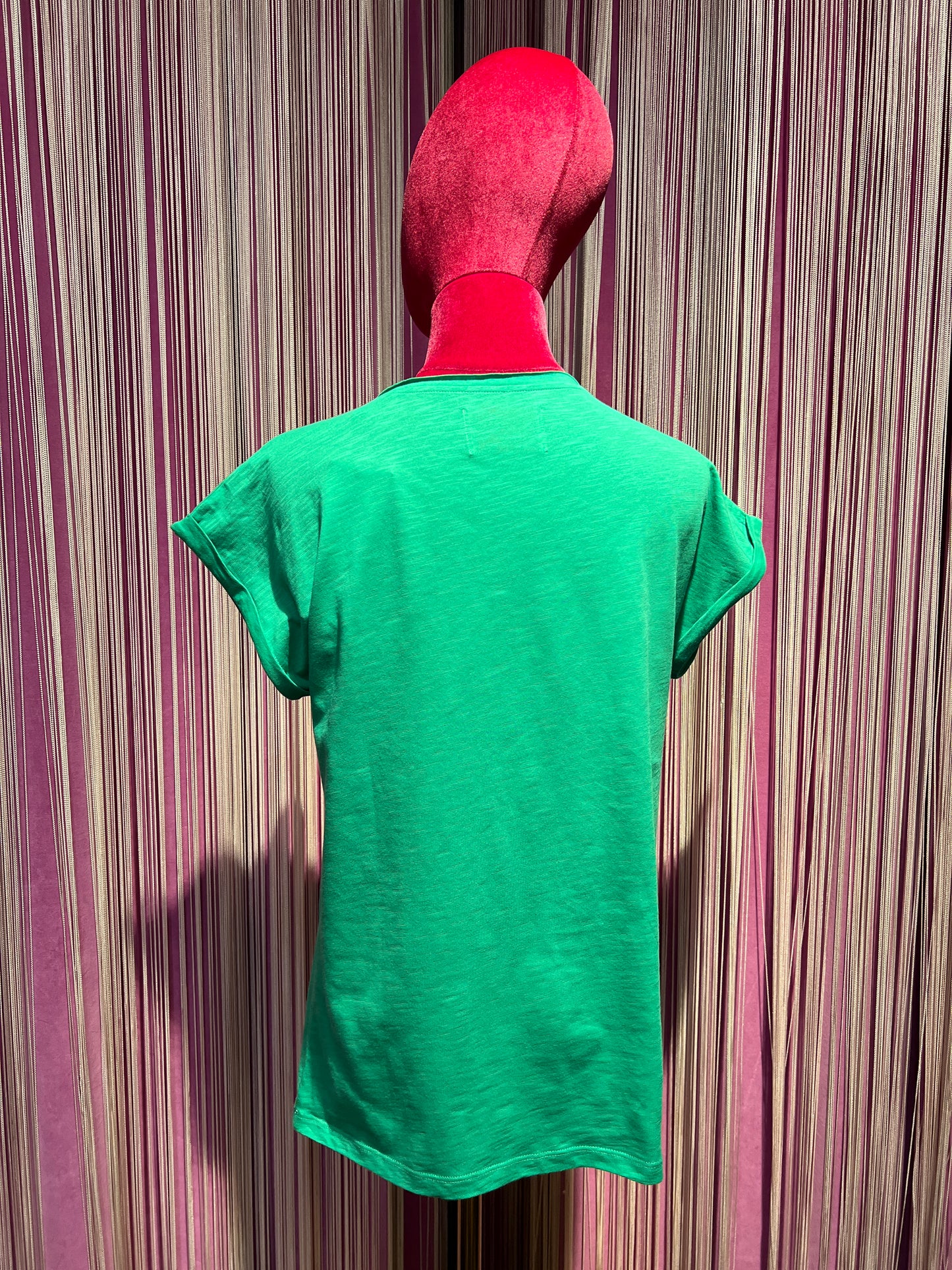 Anouk t shirt di cotone verde bandiera scritta fucsia glitter “ La mer Antibes”