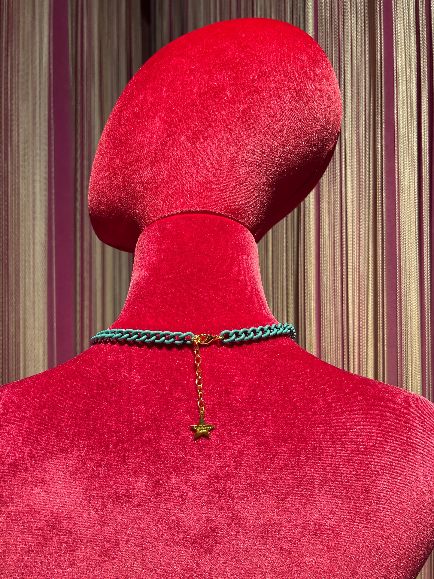 Principessa glam collana girocollo catena celeste con charms occhio cornetto oro manina