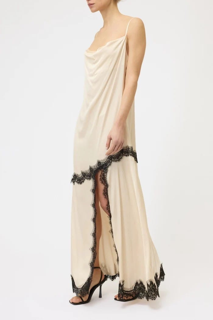 Pink memories abito sottoveste con spacco beige e pizzo nero