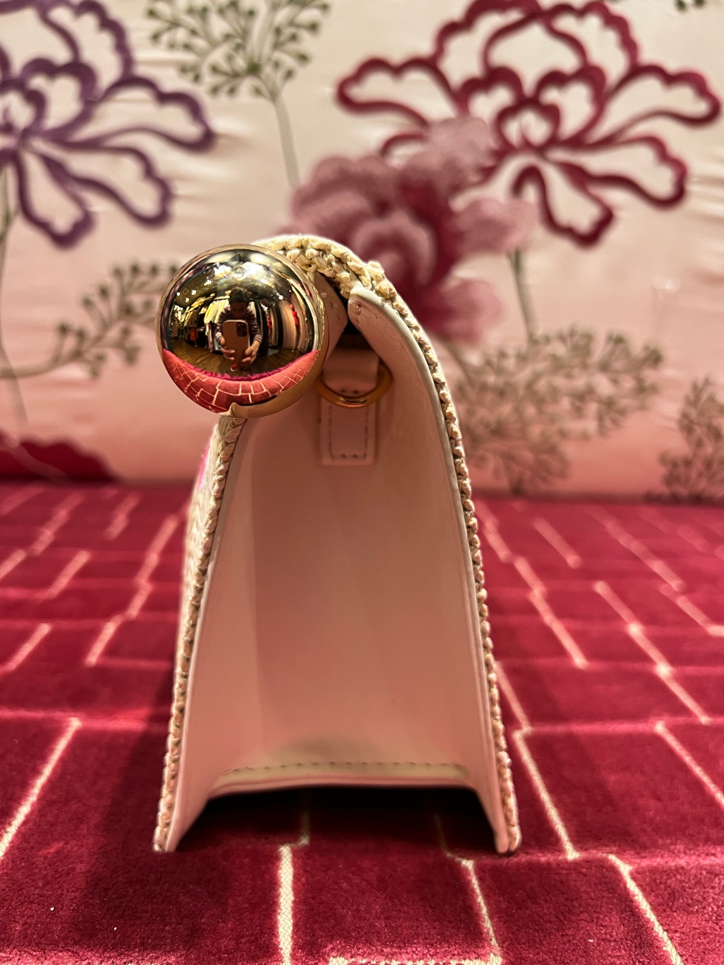 Borsa con tracolla in rafia ed ecopelle ,ricami floreali e chiusura magnetica colore beige