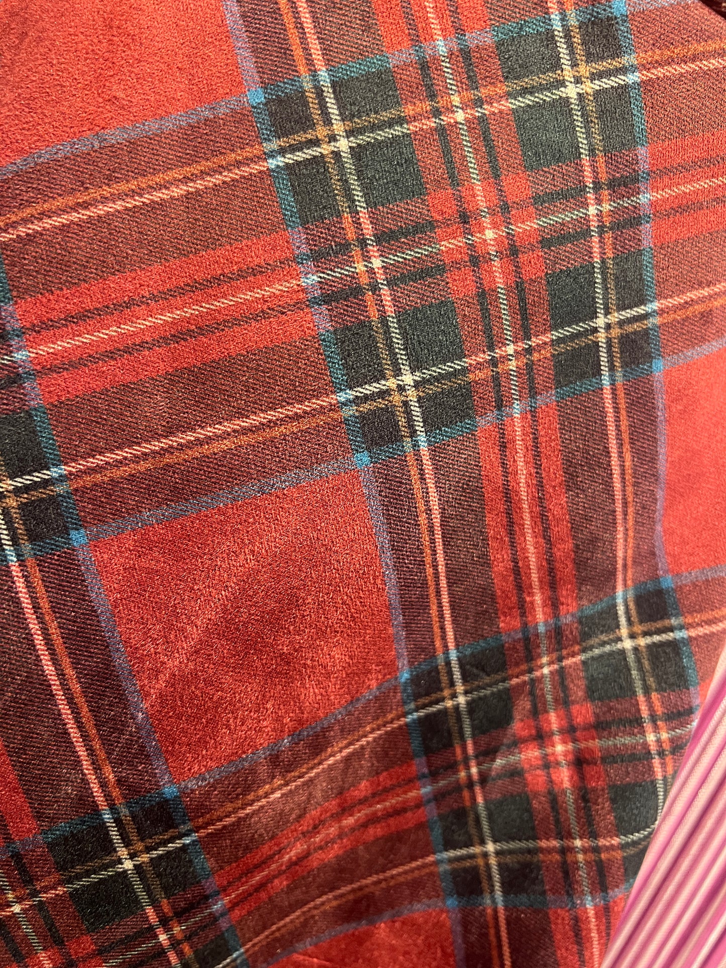 The room gonna con elastico fantasia tartan rossa