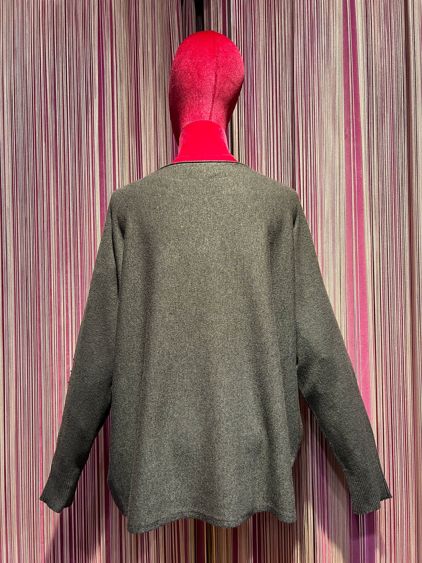 The room maglia over  girocollo grigia con cristalli