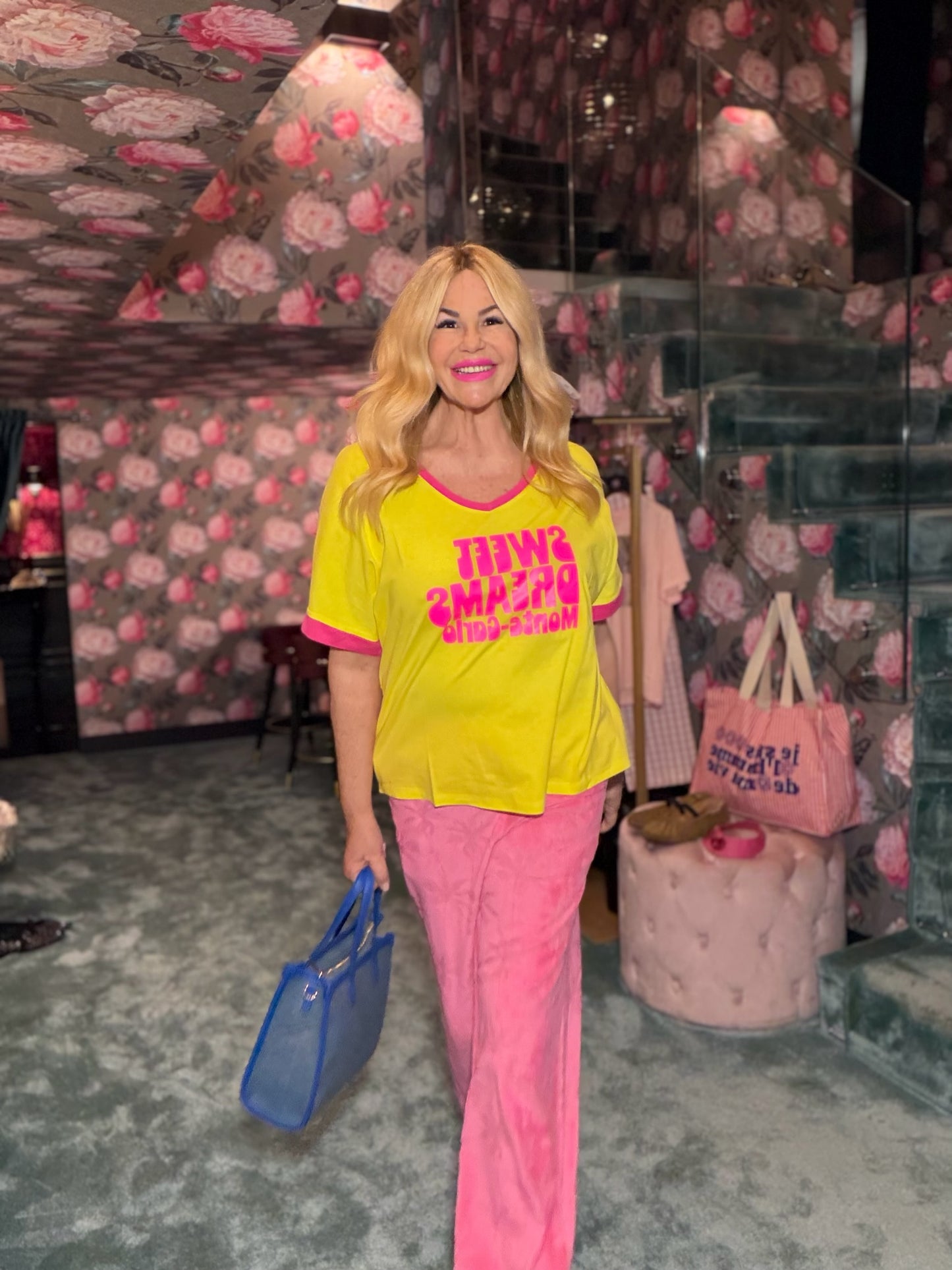 Anouk t shirt di cotone giallo flou con bordi fucsia stampa fucsia “ Sweet dreams Monte-Carlo
