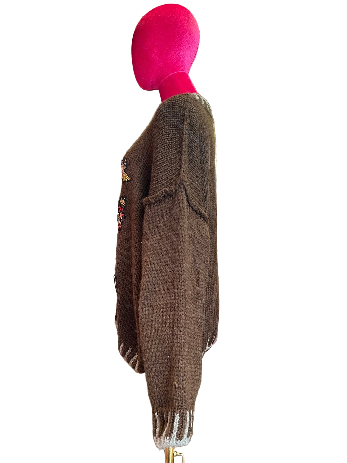 ABpink 🩷maglia over cioccolato con profili grigi con applicazioni patch teddy con cappellino, cuori sacri paillettes e fiori ricamati