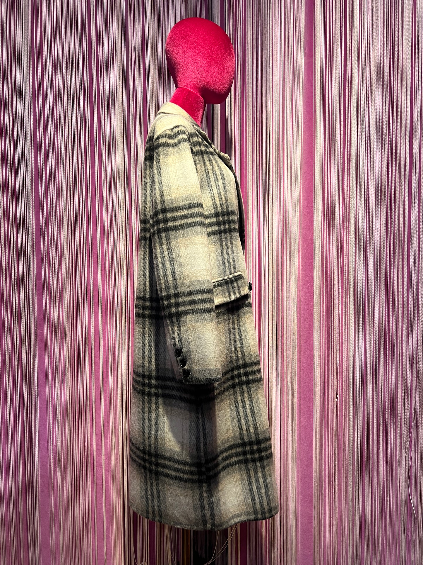 The room cappotto doppiopetto tartan nero grigio fondo panna
