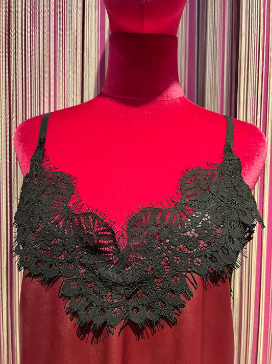 Mon amour Paris -20% di sconto abito ecopelle sottoveste burgundi con pizzo nero a bretellina