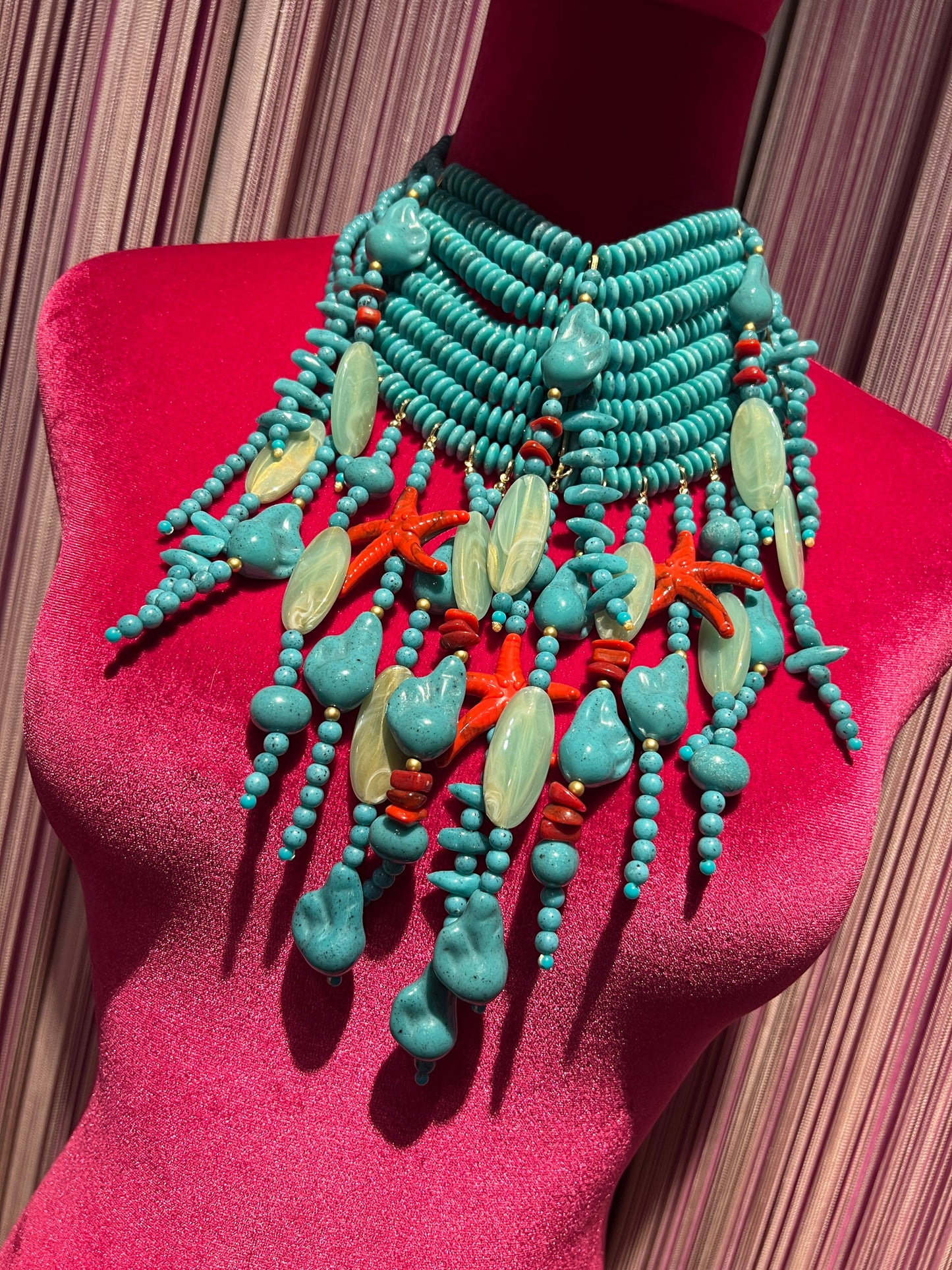 Choker multifili turchesi con stelle
