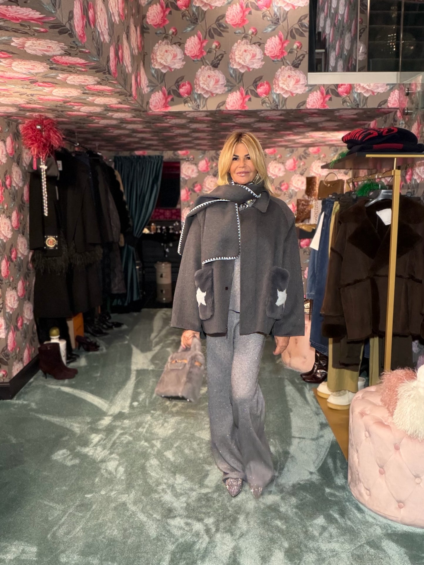 The room completo grigio maglia e pantalone pois cristalli