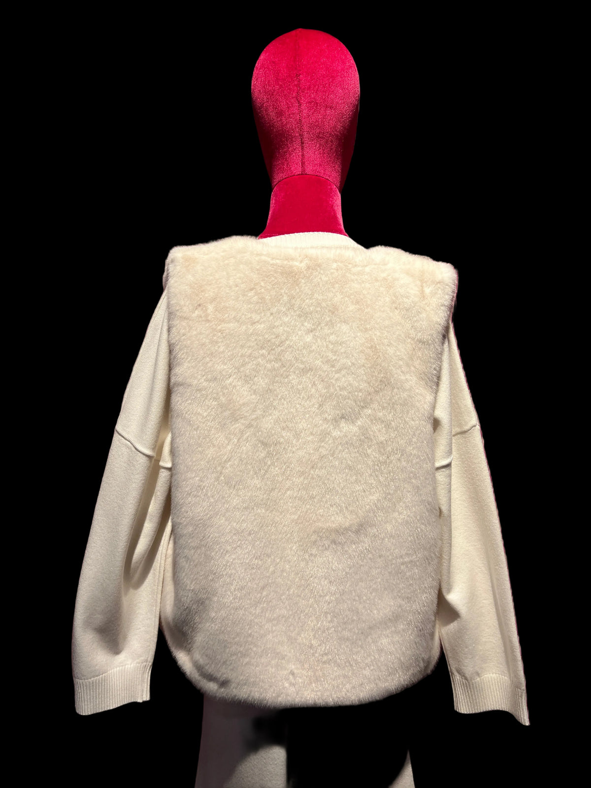 The room completo tre pezzi bianco gilet simil pelliccia pantalone e maglia